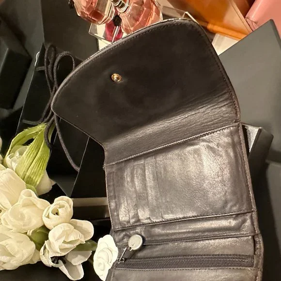 Black CHANEL PATENT LEATHER Wallet Double CC Short - Picture 15 of 16